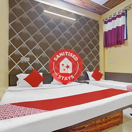 Oyo 79454 Shree Laxmi Palace 호텔 우자인 외부 사진